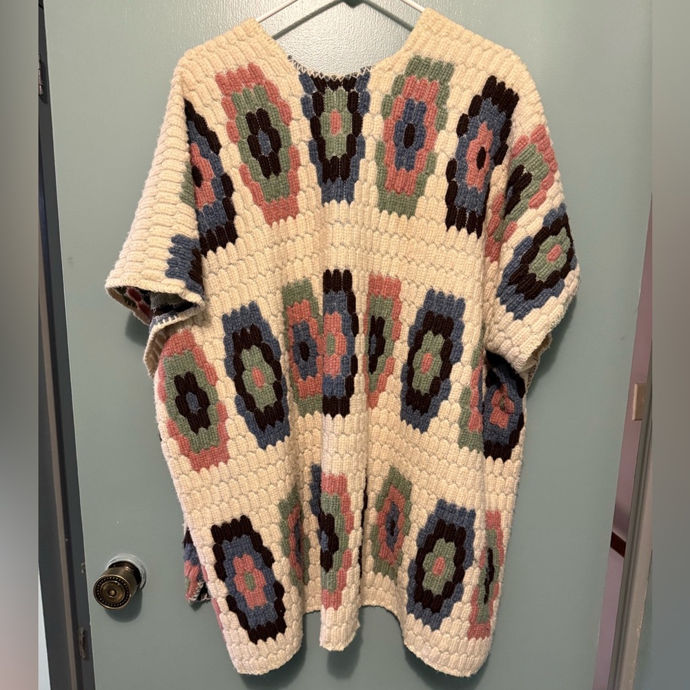 Geometric Patterned Women’s Sweater - Picture 6 of 6